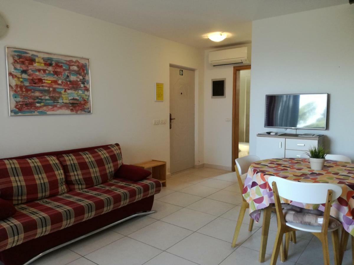 Apartments Henc Novigrad  Exterior photo